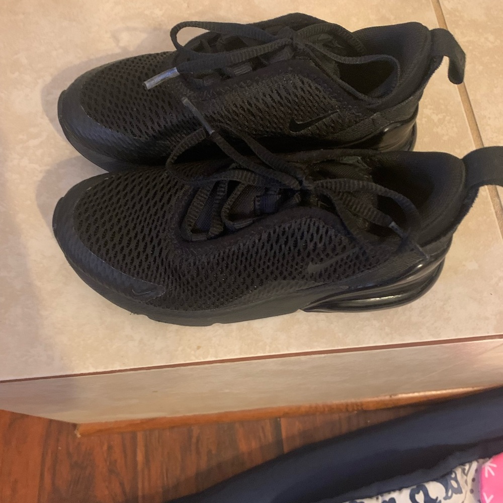 All black Nike Airmax270 shoes. Shoes are in great shape. Size 11c.